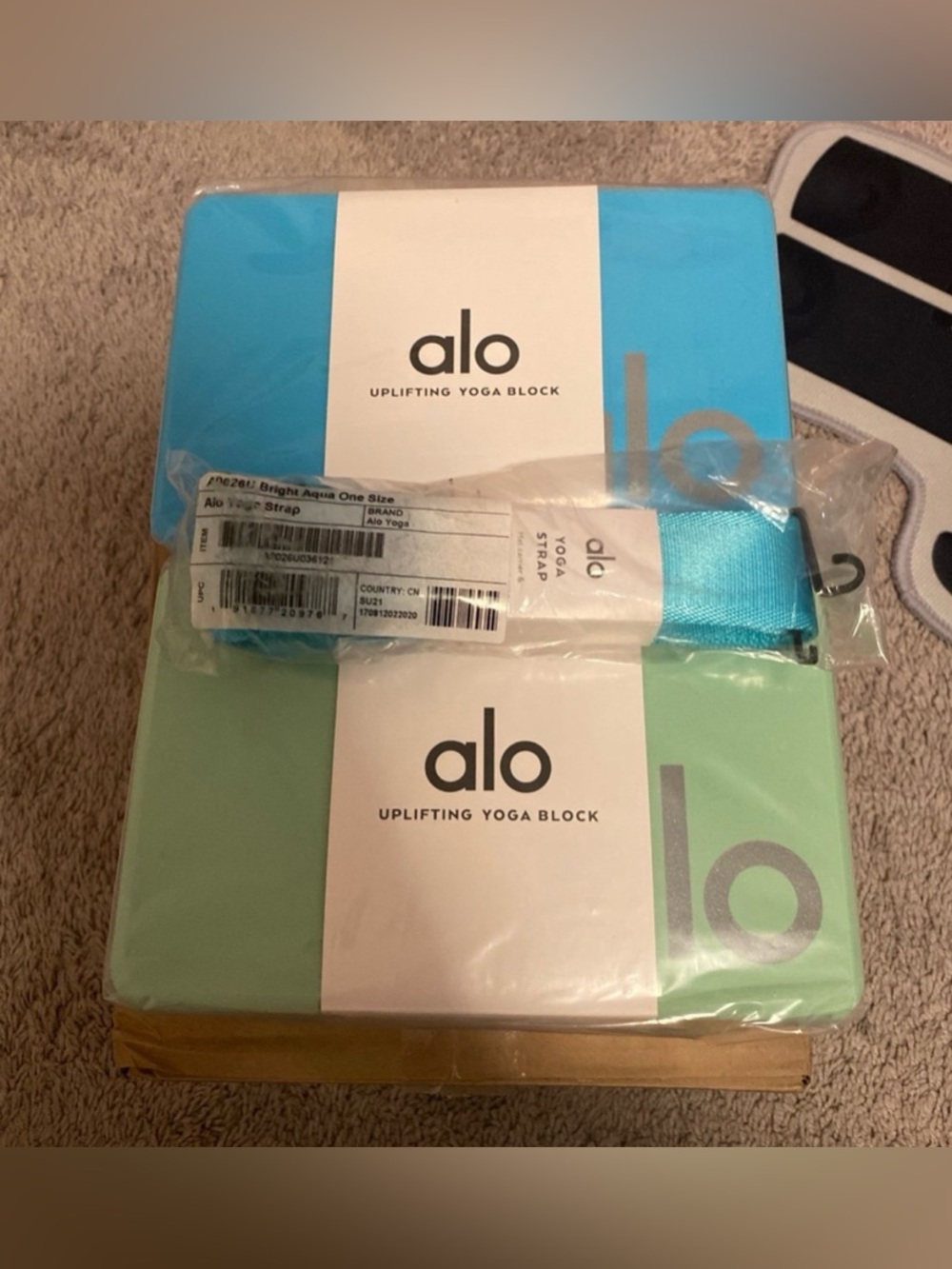 Alo Yoga Bundle: 2 Uplifting Yoga Blocks & Matching Strap new